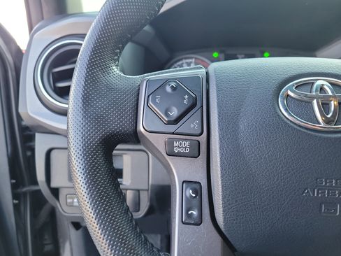 Used 2019 Toyota Tacoma TRD Sport w/ Technology Package image 22