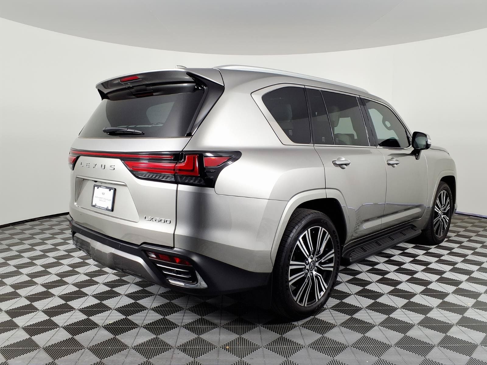 Used 2026 Lexus LX 600 4WD w/ Luxury Package image 4