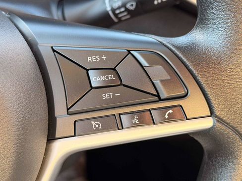 Used 2025 Nissan Altima 2.5 SV FWD image 21
