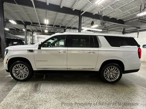 Used 2025 GMC Yukon XL Elevation image 6