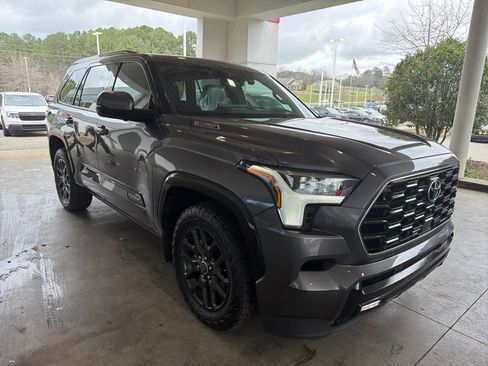 Used 2023 Toyota Sequoia Platinum AWD/4WD image 4