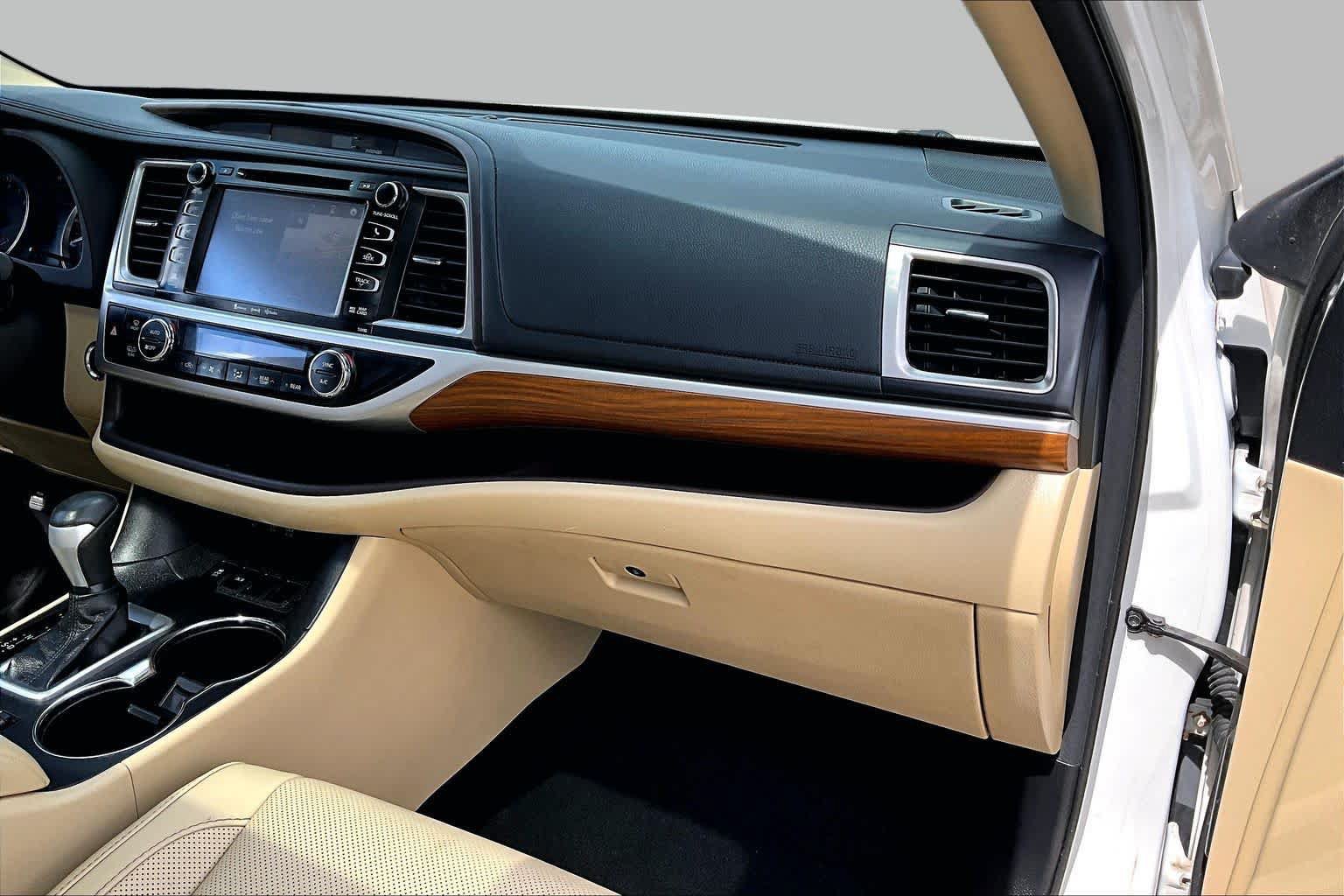 Used 2017 Toyota Highlander Limited FWD image 19