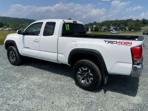 Certified 2017 Toyota Tacoma TRD Off-Road w/ Tow Package AWD/4WD image 6