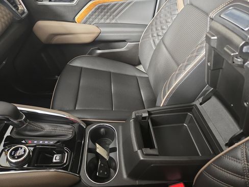 Used 2025 GMC Canyon Denali w/ LPO, Denali Black Edition image 33