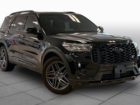 Used 2025 Ford Explorer ST AWD/4WD image 2