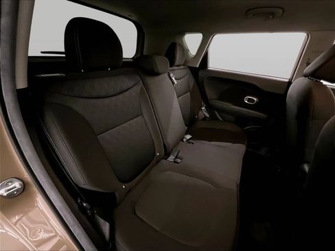Used 2016 Kia Soul FWD image 26