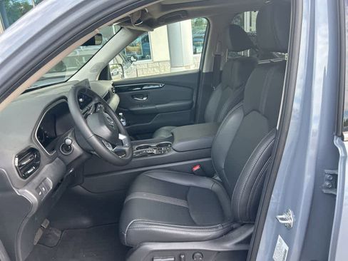 Used 2025 Honda Pilot Touring image 13