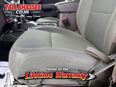 Used 2025 Jeep Gladiator Sport AWD/4WD image 14