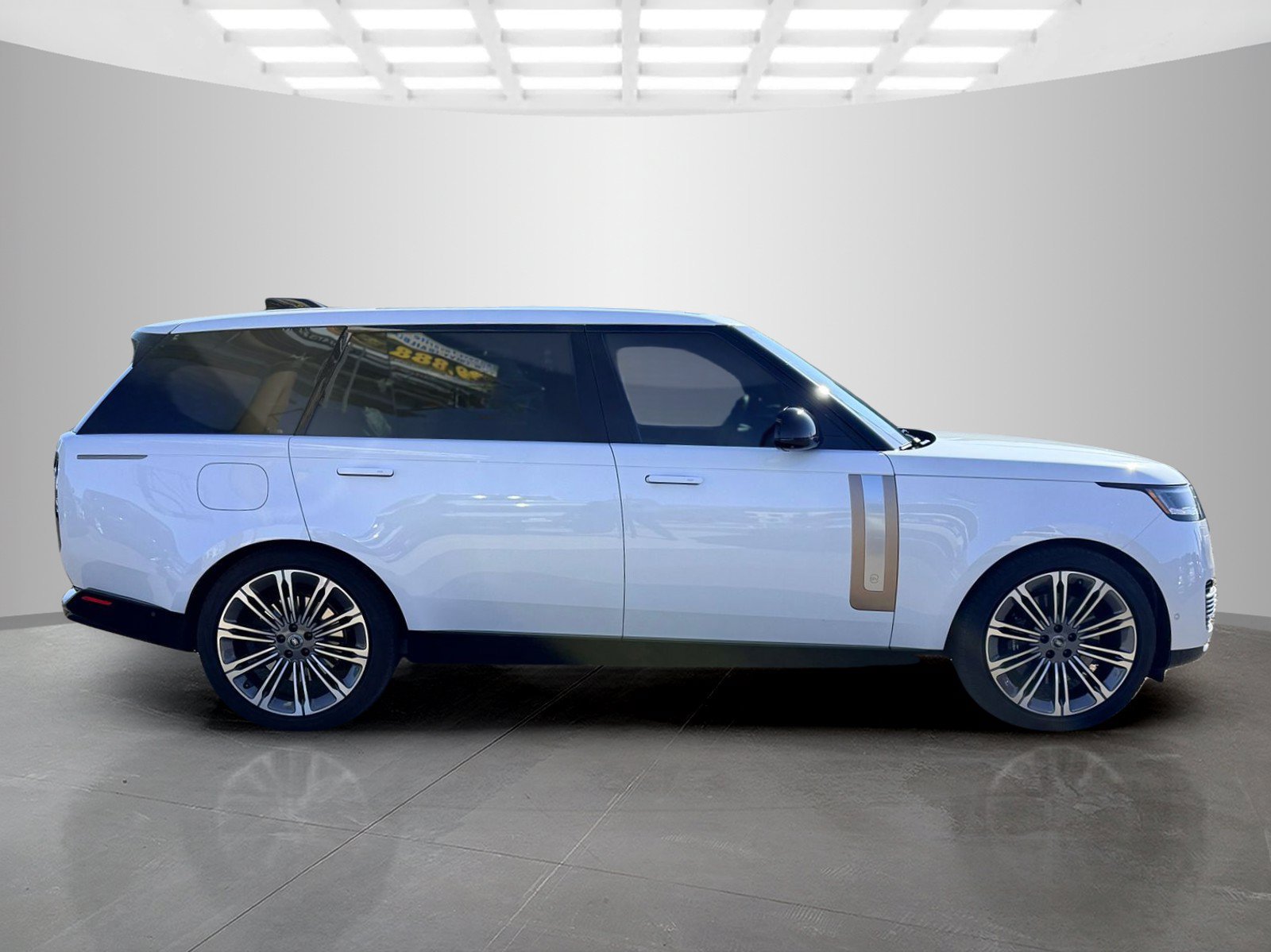 Used 2024 Land Rover Range Rover SV AWD/4WD image 4