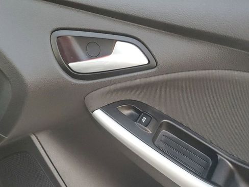 Used 2014 Ford Focus SE w/ Equipment Group 201A image 46