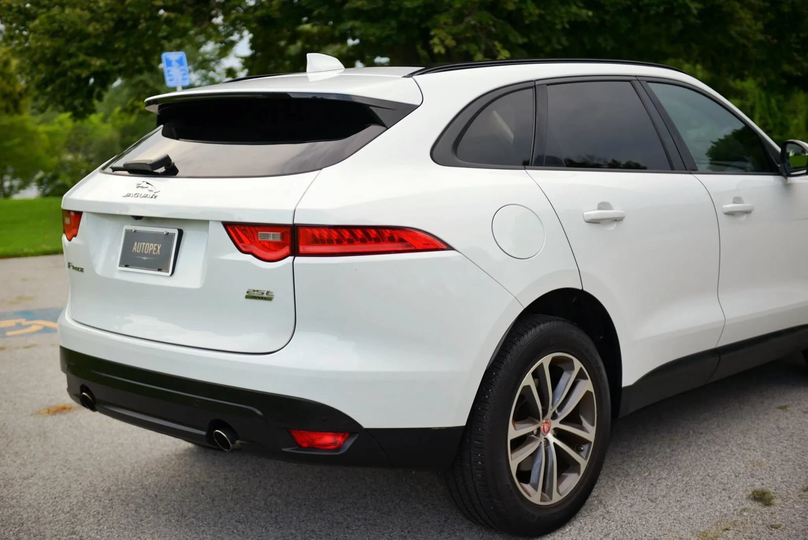 Used 2018 Jaguar F-PACE Premium AWD/4WD image 39