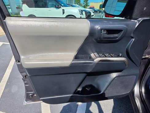Used 2019 Toyota Tacoma SR5 RWD image 11