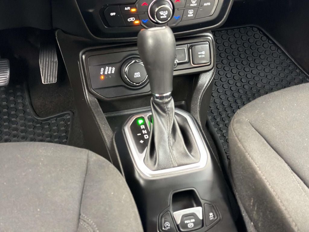 Used 2023 Jeep Renegade Latitude AWD/4WD image 16