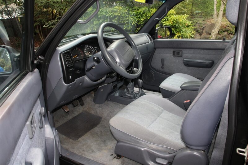 Used 2000 Toyota Tacoma 4x4 Regular Cab image 5