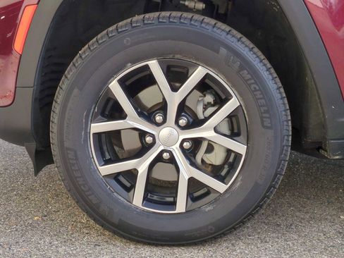 Used 2024 Jeep Grand Cherokee Limited image 14