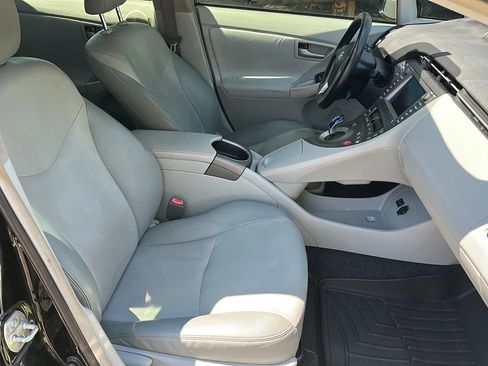 Used 2014 Toyota Prius Four w/ Solar Roof Package FWD image 24