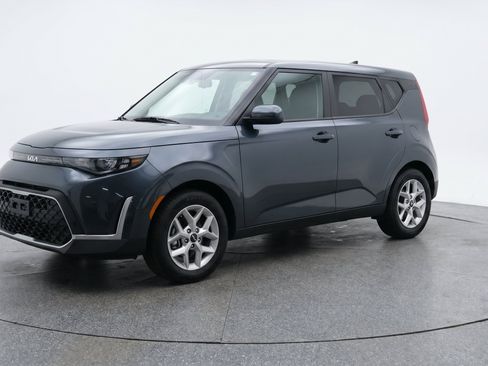 Used 2025 Kia Soul LX w/ LX Technology Package FWD image 3
