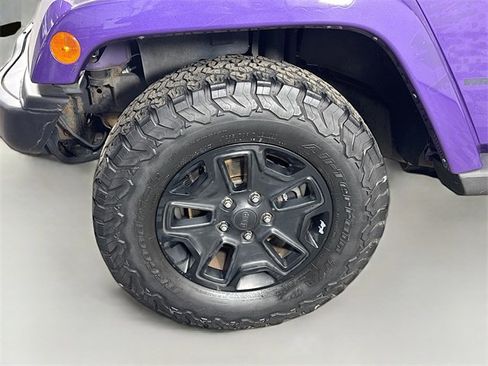 Used 2016 Jeep Wrangler Unlimited Sahara image 4