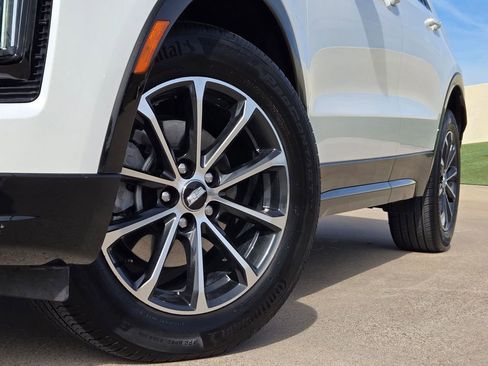 Certified 2025 Cadillac XT4 Sport w/ Cold Weather Package image 8