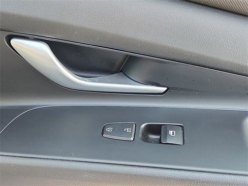 Certified 2023 Hyundai Elantra Limited image 33