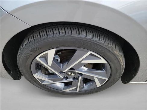 Used 2025 Hyundai Elantra Sport FWD image 9