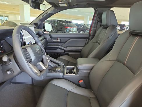 Used 2025 Toyota 4Runner Limited AWD/4WD image 26
