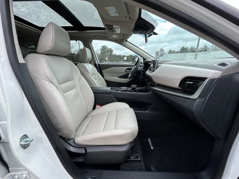 Used 2023 Nissan Rogue SV w/ SV Premium Package image 5