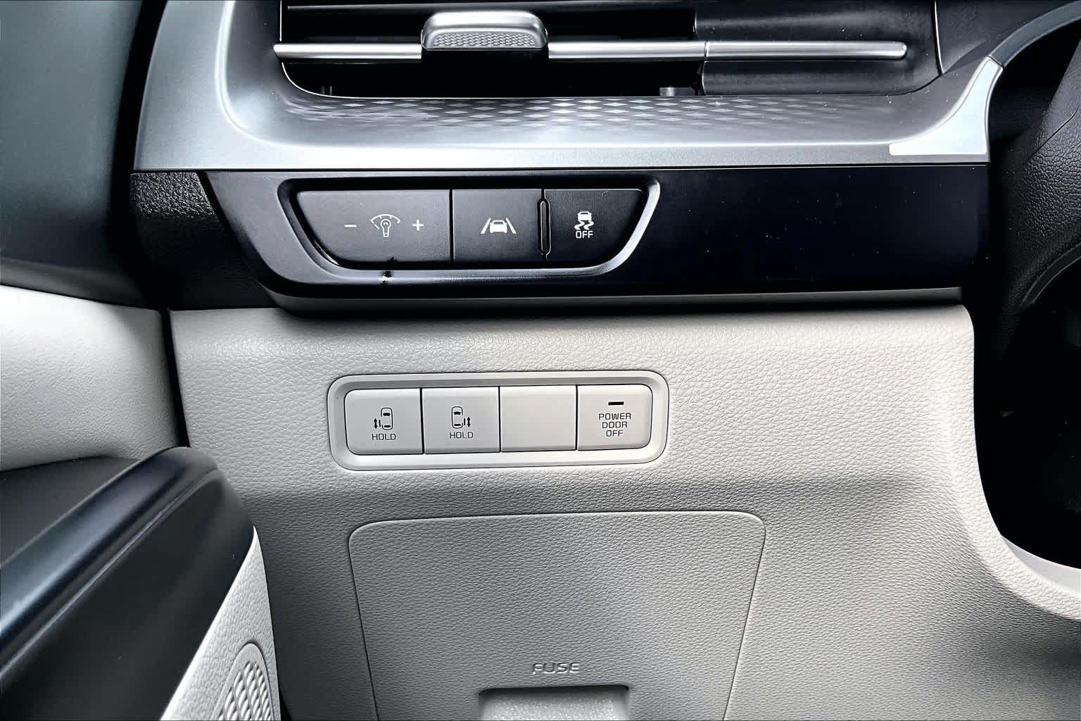 Used 2024 Kia Carnival LX FWD image 33