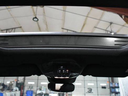 Used 2017 Maserati Levante Base image 16