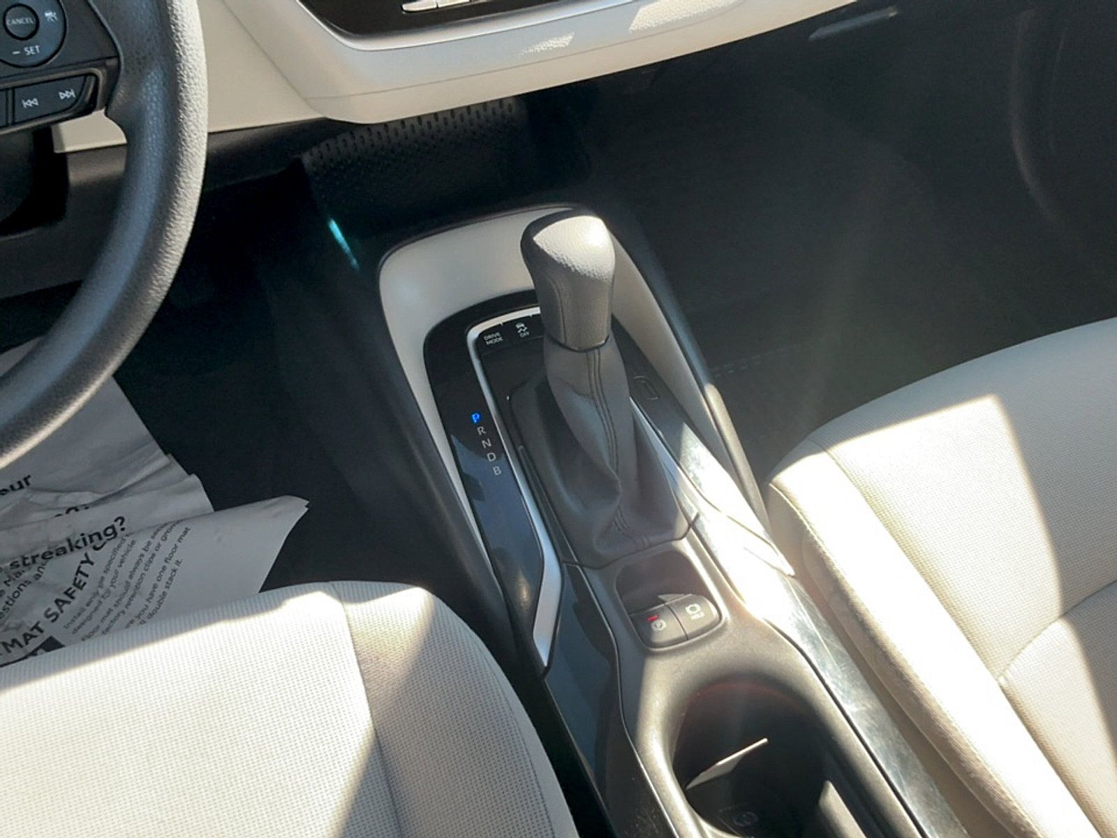 Used 2022 Toyota Corolla LE FWD image 15