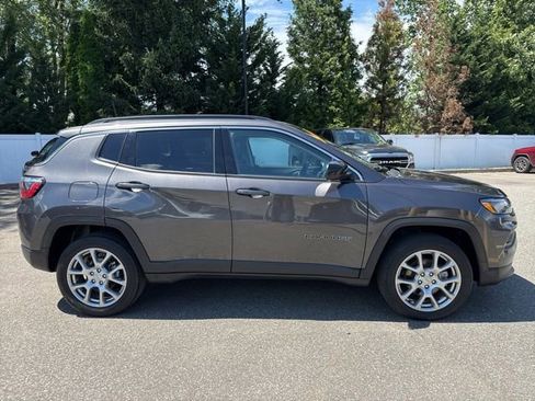 Used 2022 Jeep Compass Latitude AWD/4WD image 13