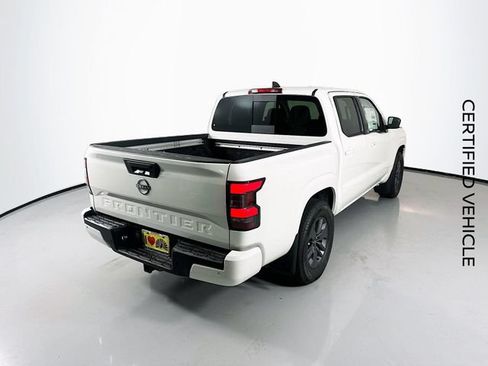 Certified 2025 Nissan Frontier SV w/ SV Convenience Package RWD image 9