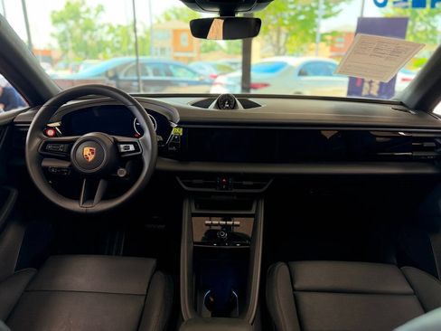 Used 2025 Porsche Macan Electric RWD image 33