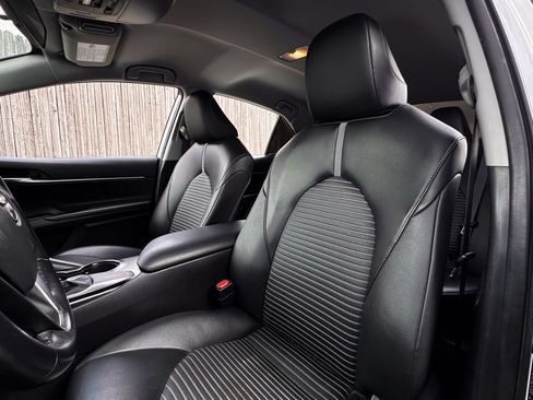Used 2020 Toyota Camry SE FWD image 19