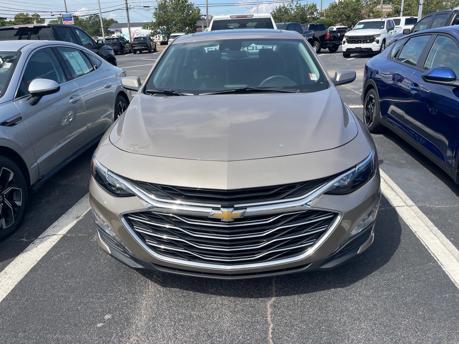 Used 2024 Chevrolet Malibu LT FWD image 2