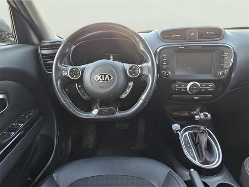 Used 2018 Kia Soul ! image 4