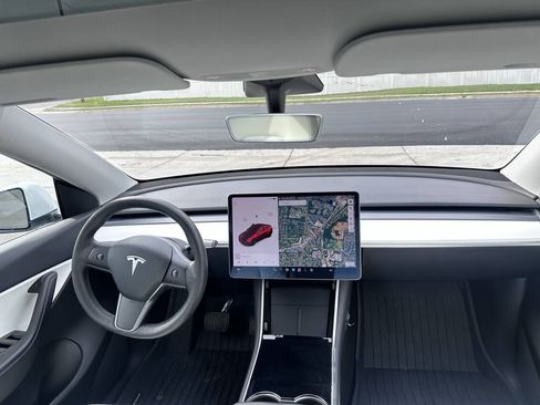 Used 2021 Tesla Model Y Long Range AWD/4WD image 14