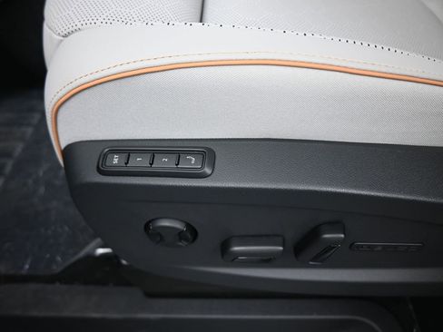New 2025 Volkswagen ID. Buzz Pro S Plus AWD/4WD image 41
