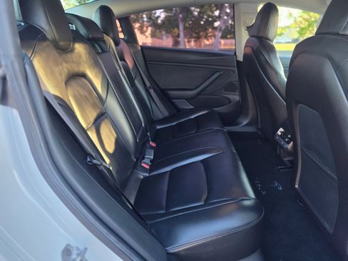 Used 2019 Tesla Model 3 Mid Range RWD image 13