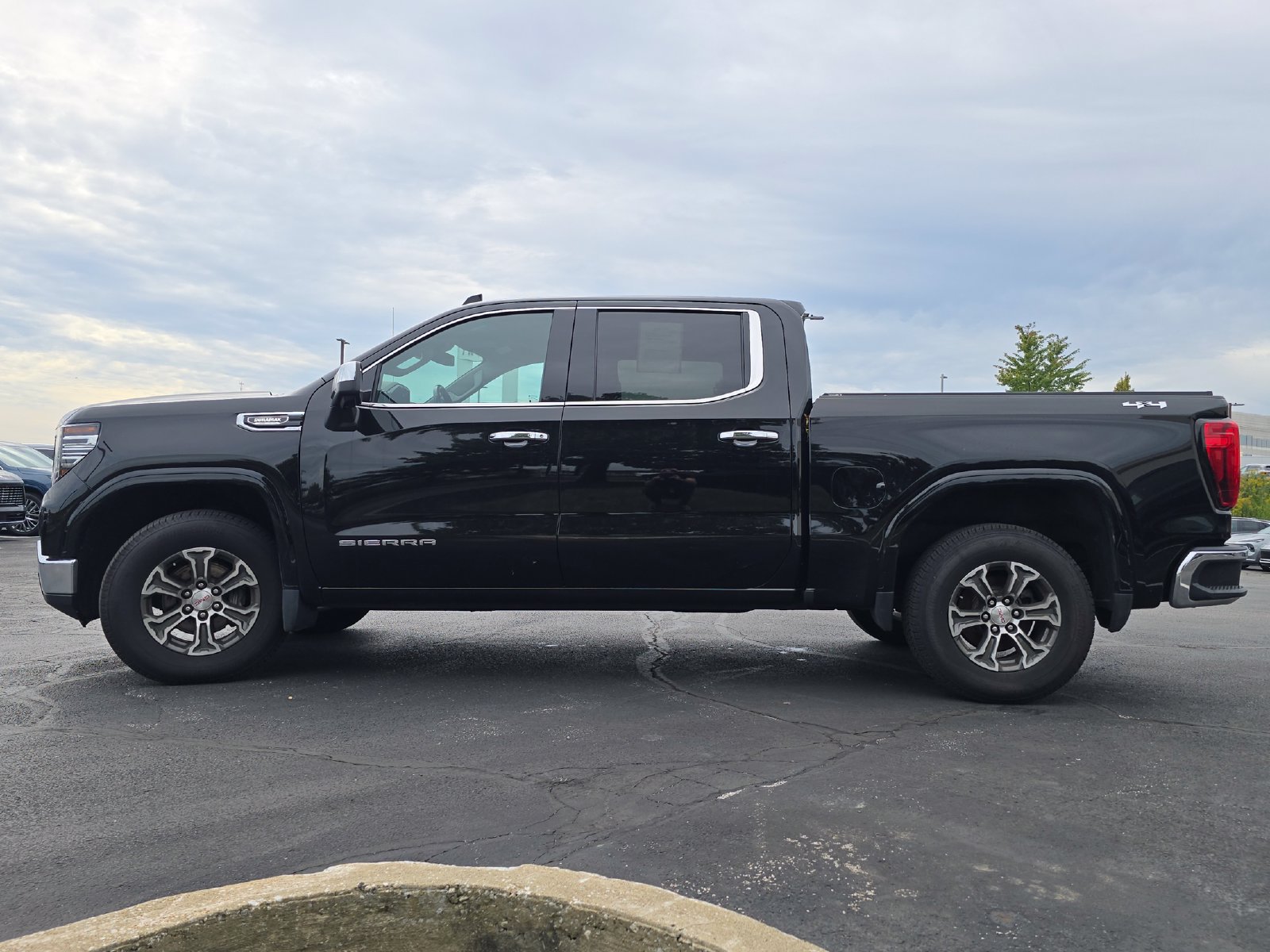 Used 2022 GMC Sierra 1500 SLT w/ SLT Convenience Package AWD/4WD image 8