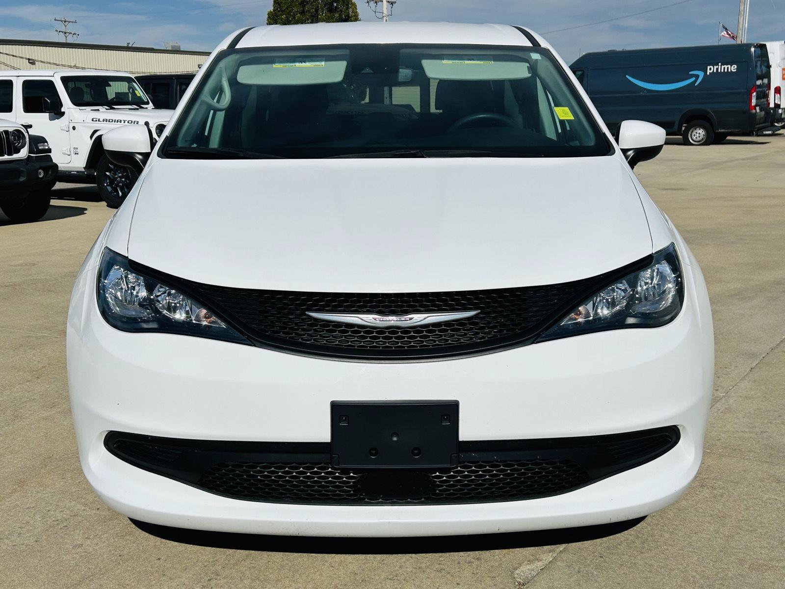 Used 2023 Chrysler Voyager LX FWD image 31
