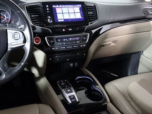 Used 2019 Honda Pilot Touring image 18