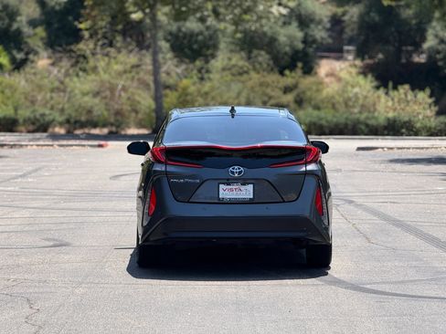 Used 2019 Toyota Prius Prime Advanced w/ Carpet Mat Package FWD image 4