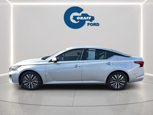 Used 2024 Nissan Altima 2.5 SV w/ SV Premium Package FWD image 12