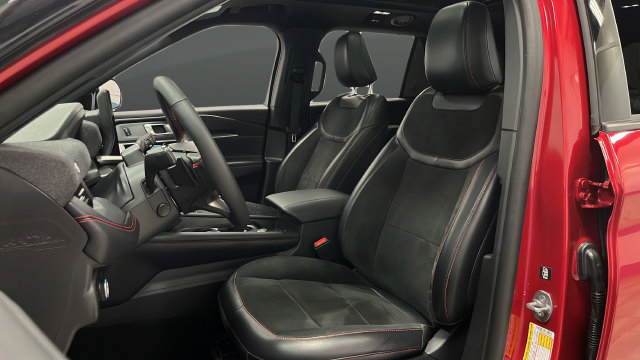 Used 2025 Ford Explorer ST AWD/4WD image 9