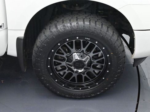 Used 2021 Nissan Titan SV w/ SV Convenience Package image 29