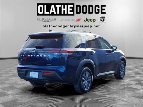 Used 2025 Nissan Pathfinder SV image 7