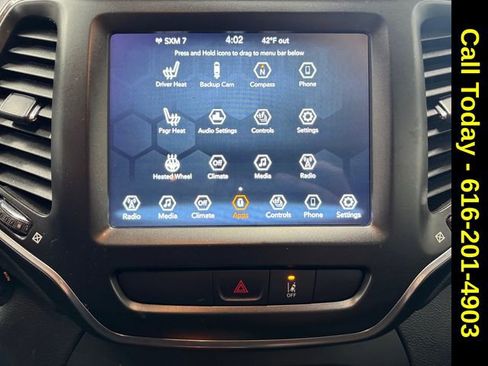 Used 2022 Jeep Cherokee Trailhawk image 12