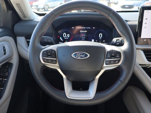 Used 2025 Ford Explorer Active w/ Active Comfort Package image 16