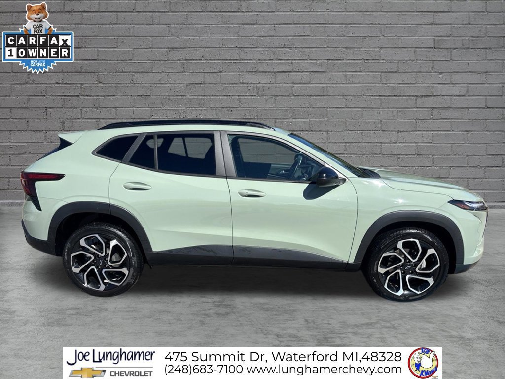 Used 2024 Chevrolet Trax RS w/ Driver Confidence Package FWD image 2